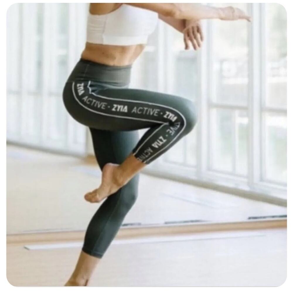 ZYIA Active Olive Green Logo Light N Tight High Rise Capri Leggings Size 4